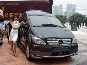 奔馳商務房車系列在京上市，豪華科技引領出行新風尚